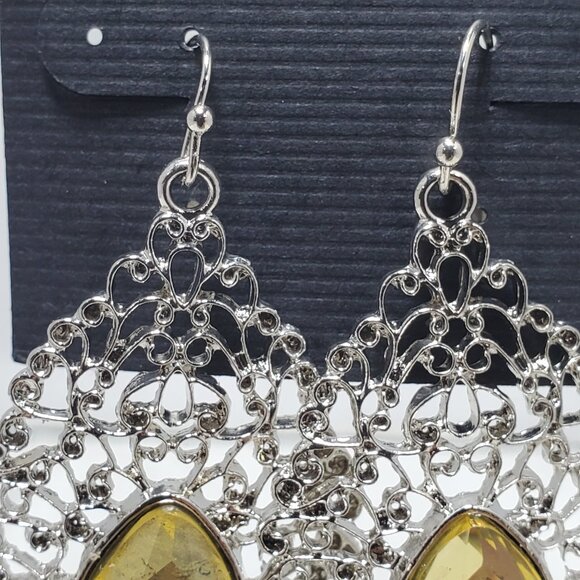 Bijou Silver-tone filigree dangle ear with teardrop-shaped golden-hued gemstone - Picture 4 of 5